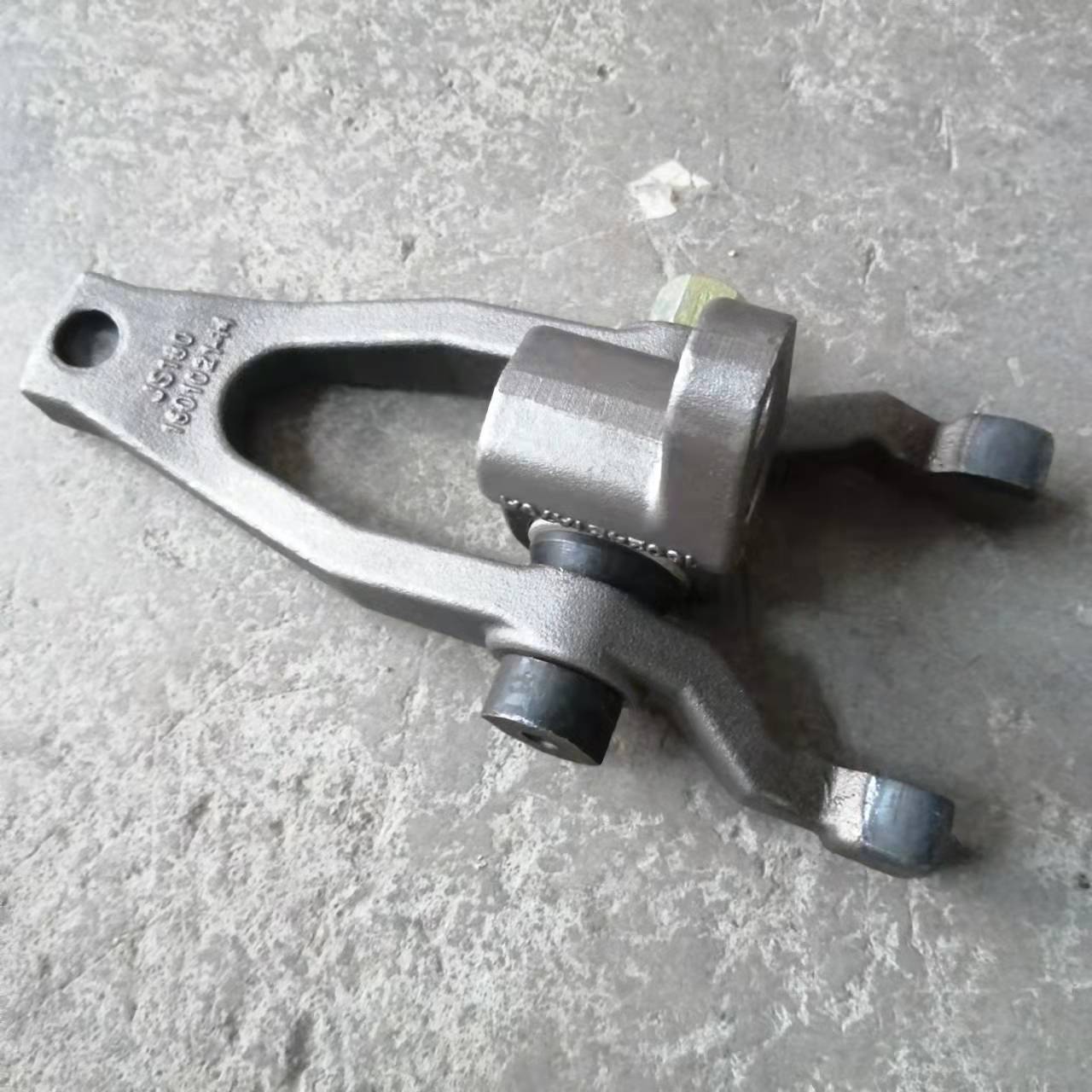 重汽js180-1601021-14 法士特变速箱离合器拨叉总成 离合器拨叉