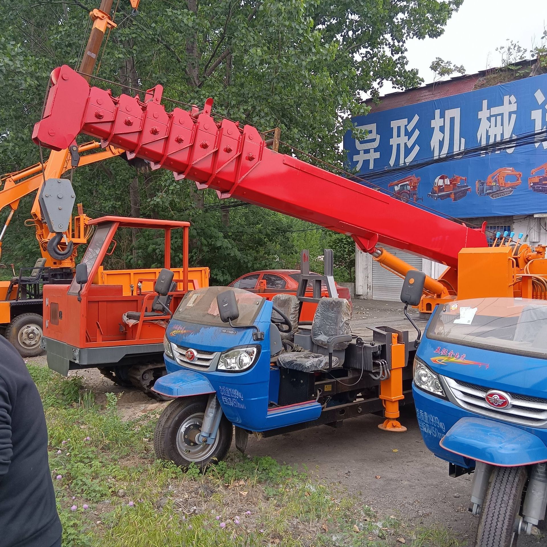 五征三轮车改装小吊机 5吨三轮车改装吊树专用车 三马子底盘吊机