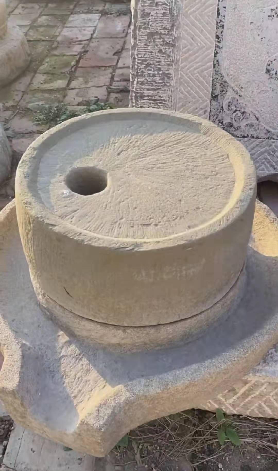 定制老石磨旧石磨价格石碾子定制老石蹍现货出售各种老石器批发