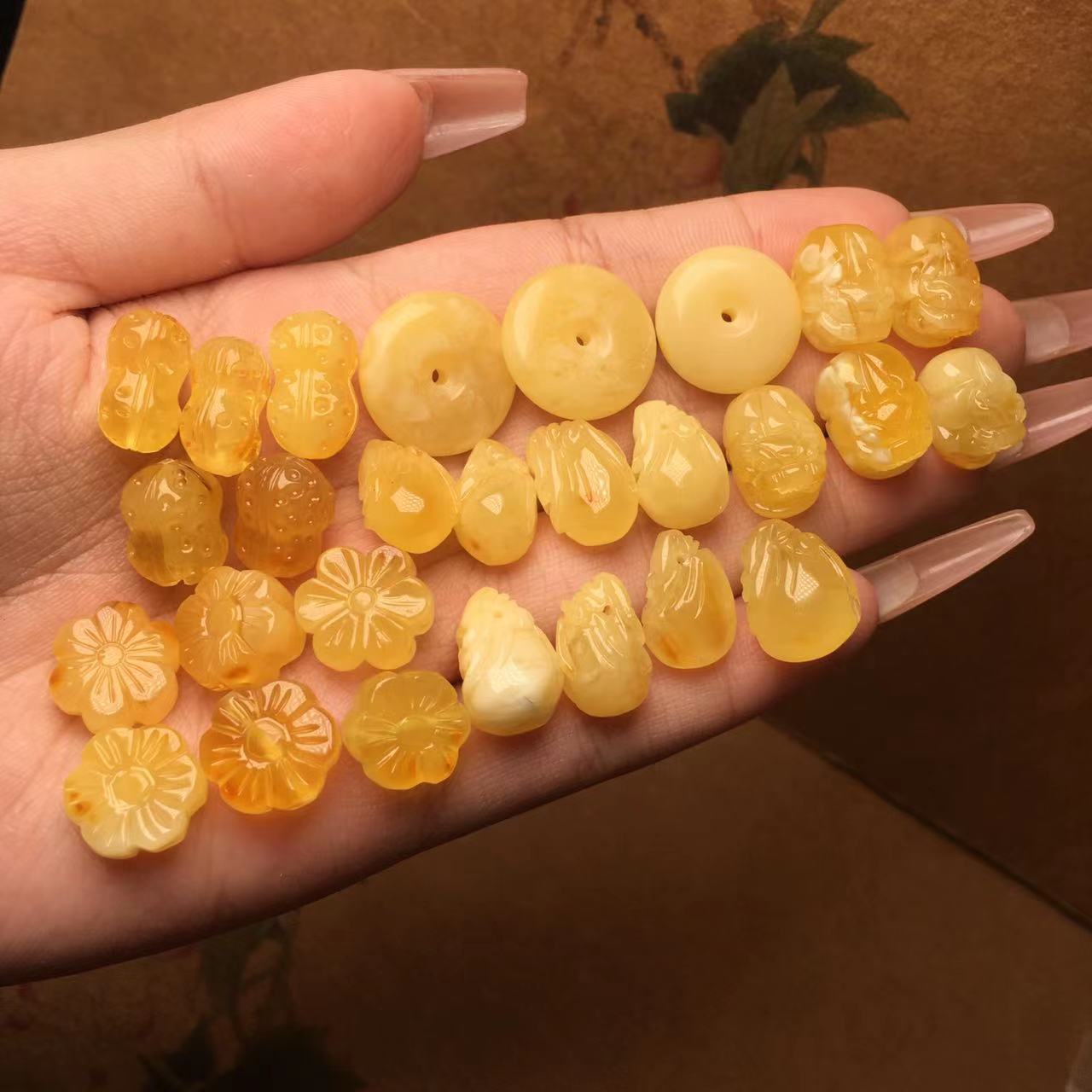 天然蜜蜡水滴吊坠蜡质浓郁白花蜜长款项链可塘珠宝产地货源批发