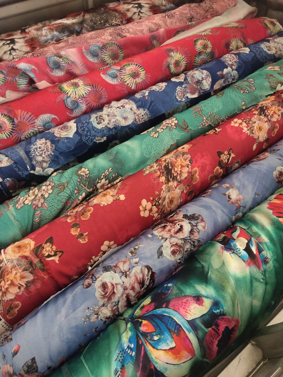 按斤批发各种布料印花缎面香云纱零头布卷装旗袍面料仿真丝缎面