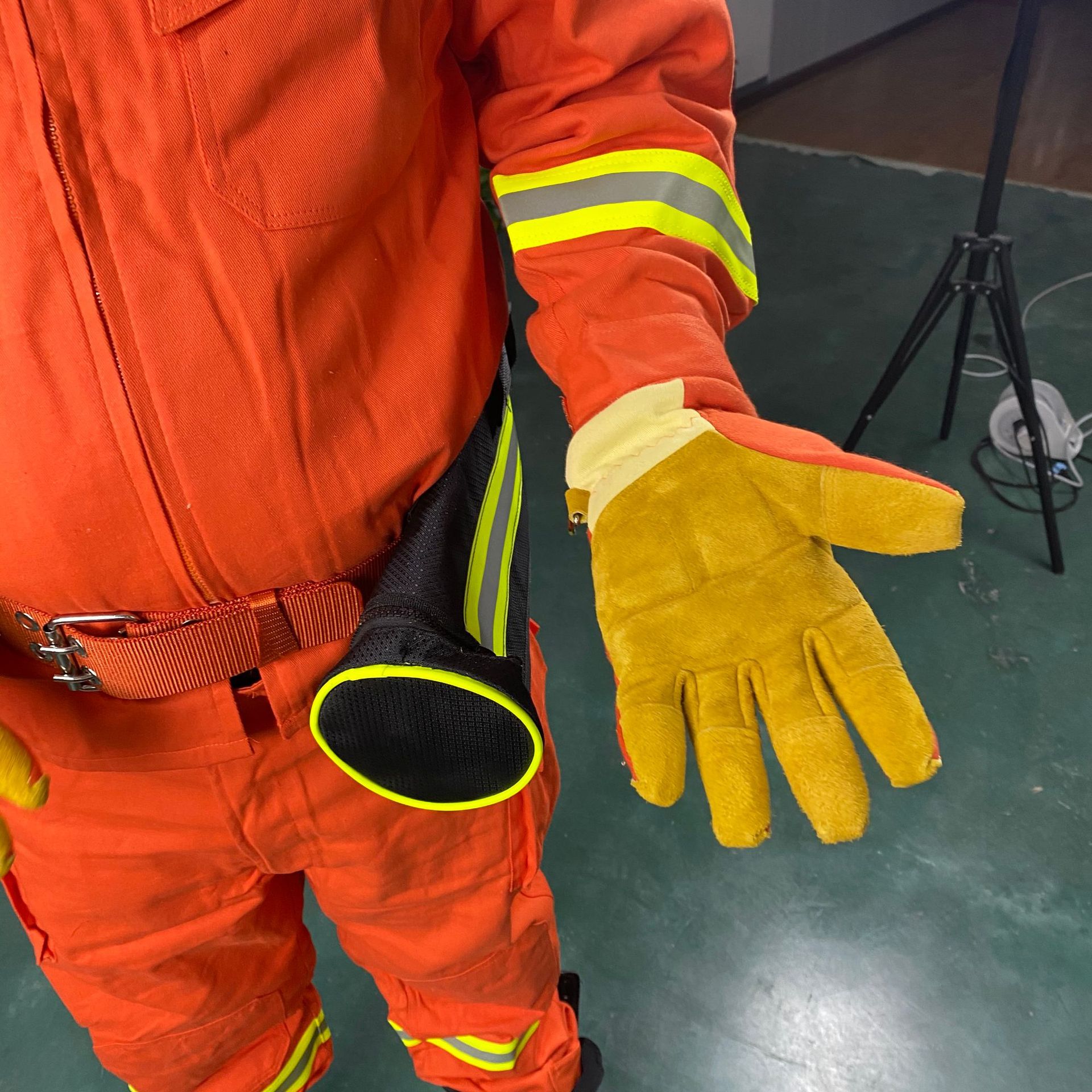 抢险救援手套消防员应急救援阻燃耐高温防穿刺耐磨隔热手套