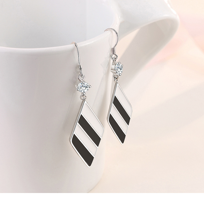 韩国菱形耳环新款潮设计感烤漆工艺欧美耳坠几何夸张大耳饰