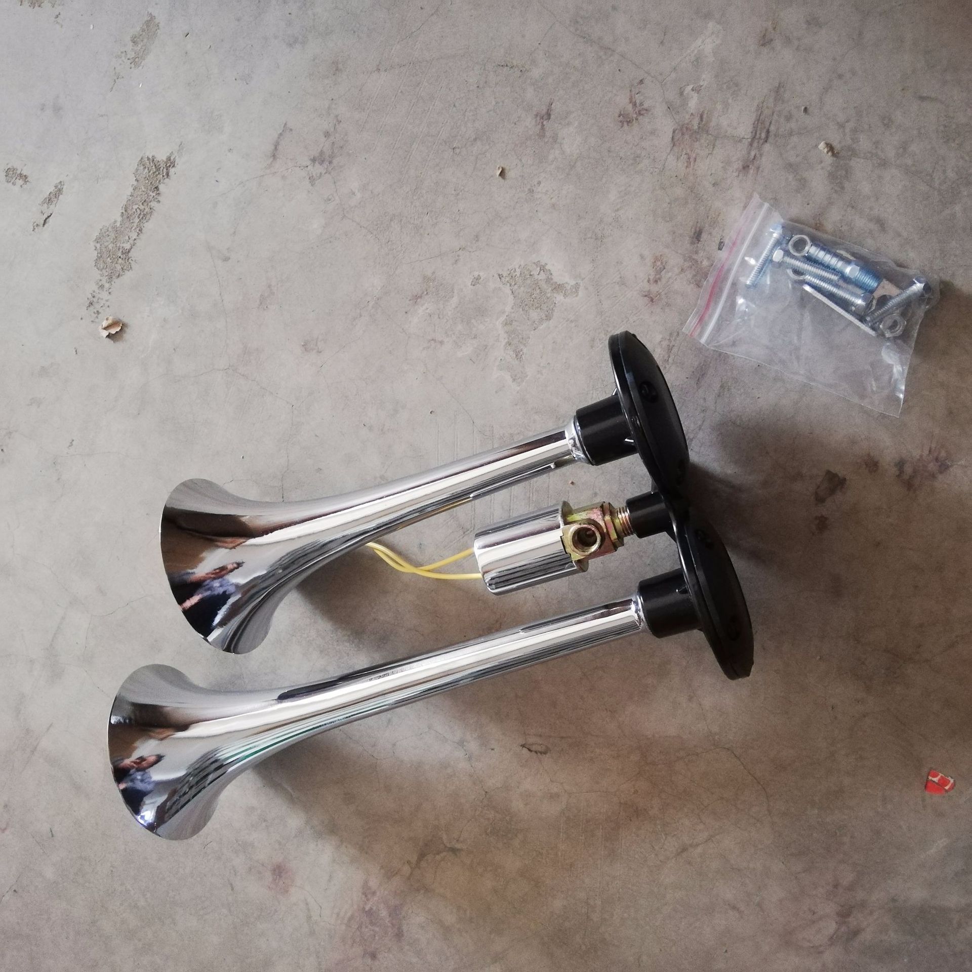 陕汽德龙 欧曼 重汽豪沃配件 wg9716270003 双音气喇叭总成