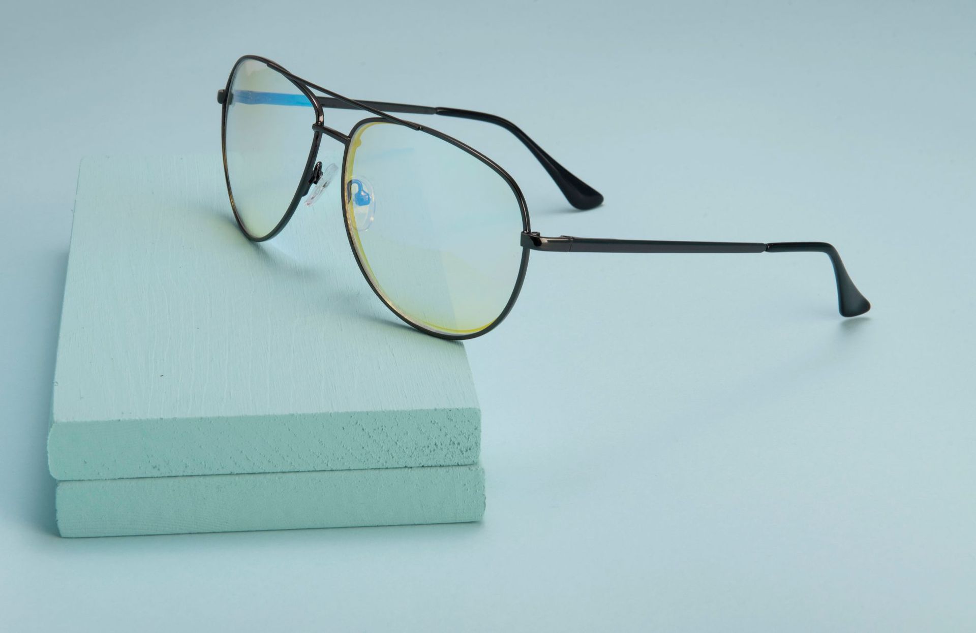 新款户外红绿色盲色弱眼镜 专用辨色看图谱纠正矫正 宽松款式现货