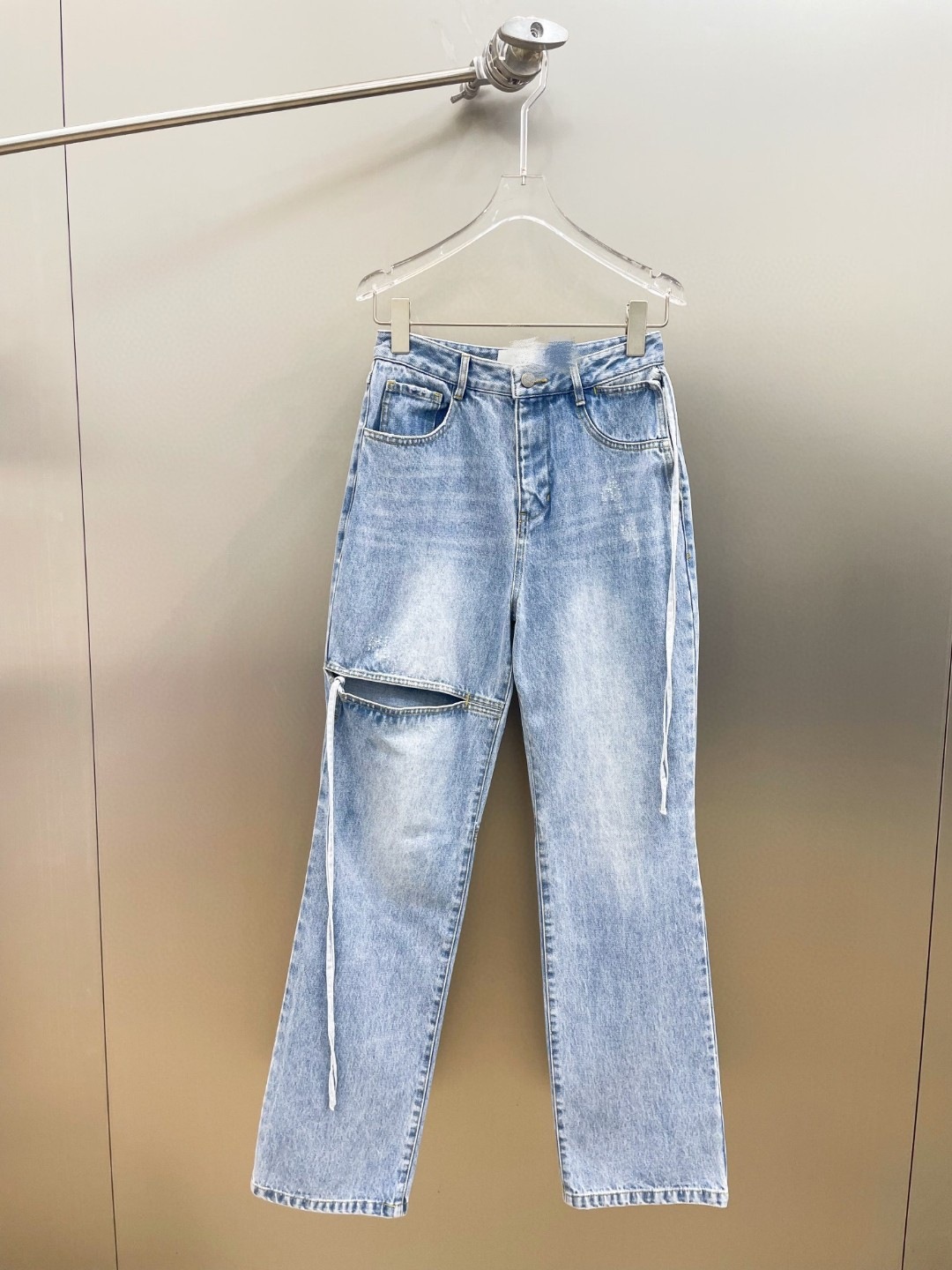 时尚22新款女 时髦达人 简约百搭 薄款面料 切割开口直筒牛仔裤