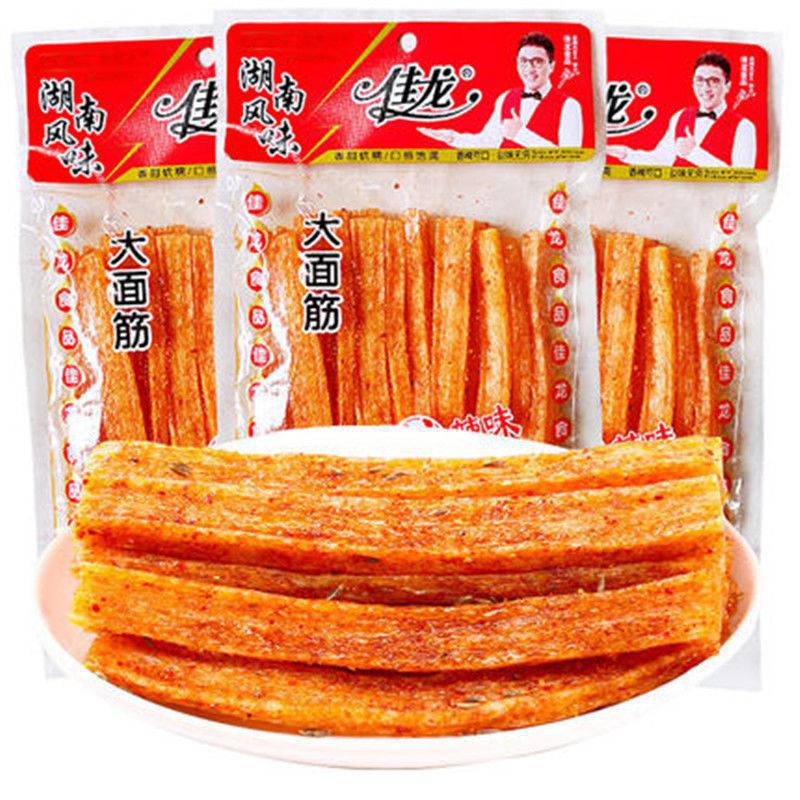 4月新货佳龙辣条大面筋102g辣条辣片湖南风味麻辣零食大辣棒批发