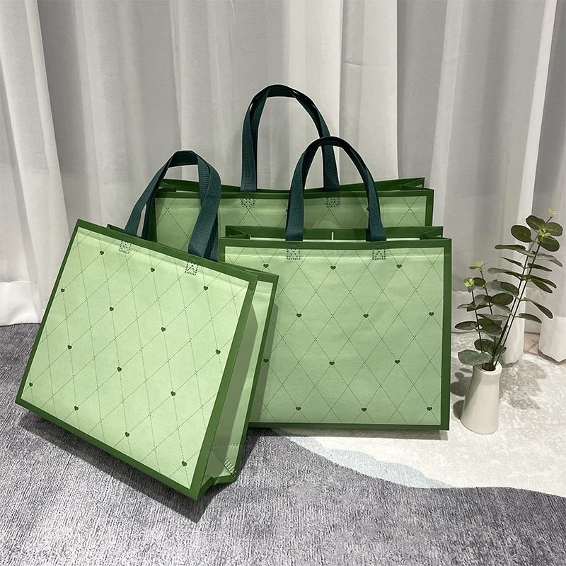 Green Heart Laminated Non-Woven Bag Clothing Store Tote Bag Wholesale Simple Elegant Shopping Bag Gift Bag