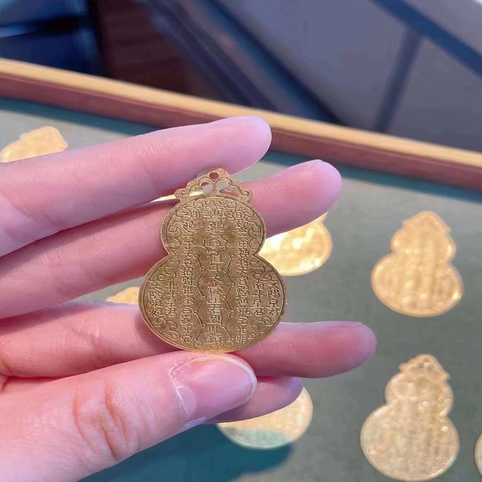 爱润珠宝 非遗999足金手工錾刻黄金葫芦太岁牌平安吊坠手机贴挂包