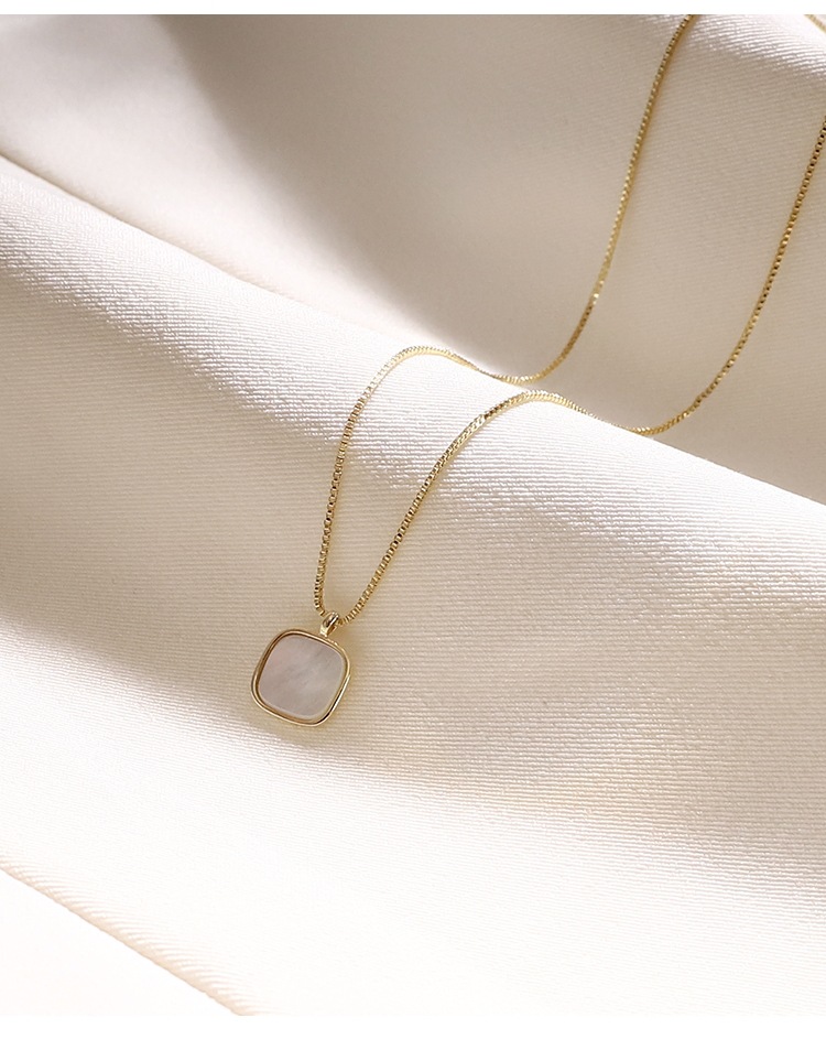 新款法式感小众方形贝母项链女轻奢简约贝壳锁骨链网ins红潮