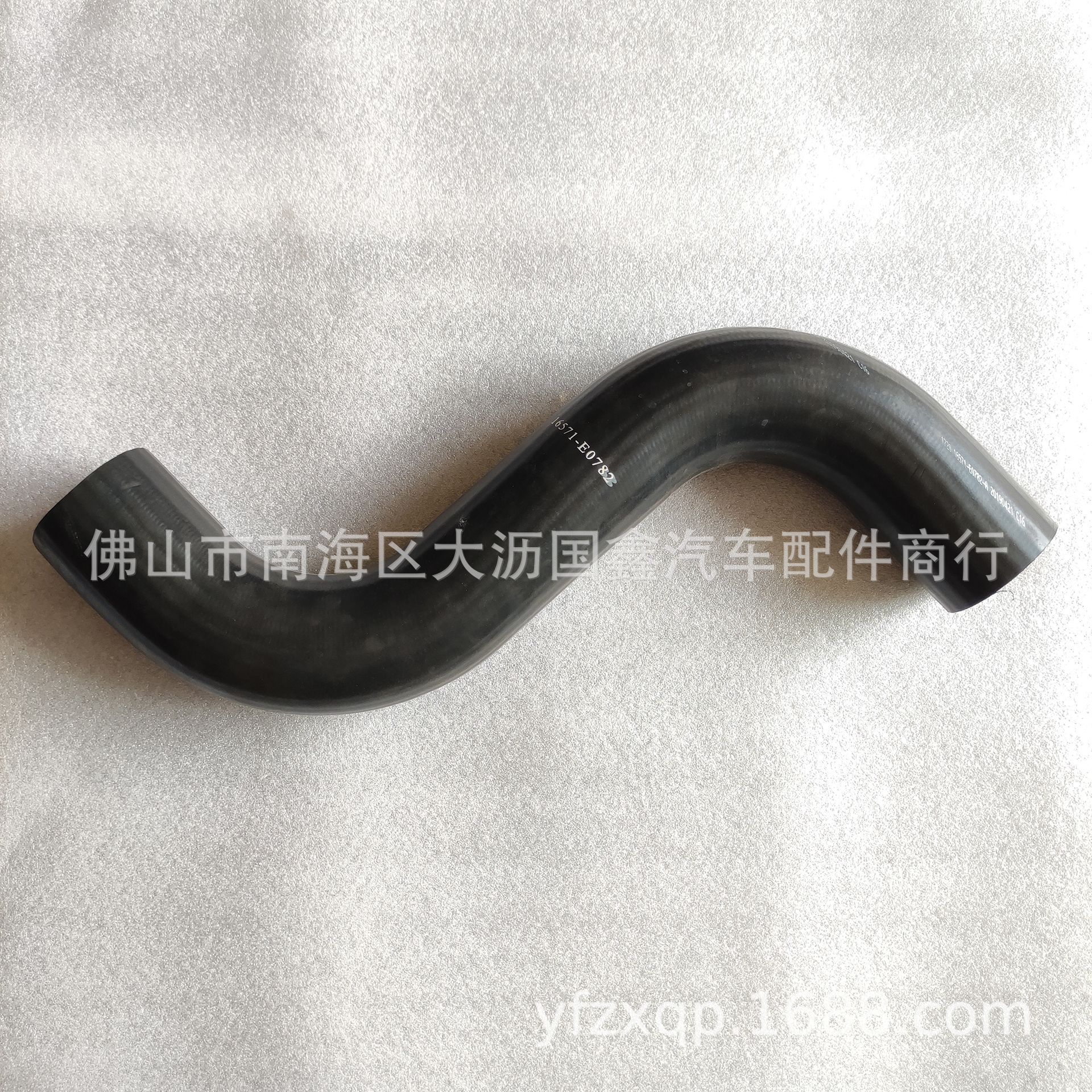 广汽日野700水箱上水管 上海日野p11c发动机软管16571-e0782 hino