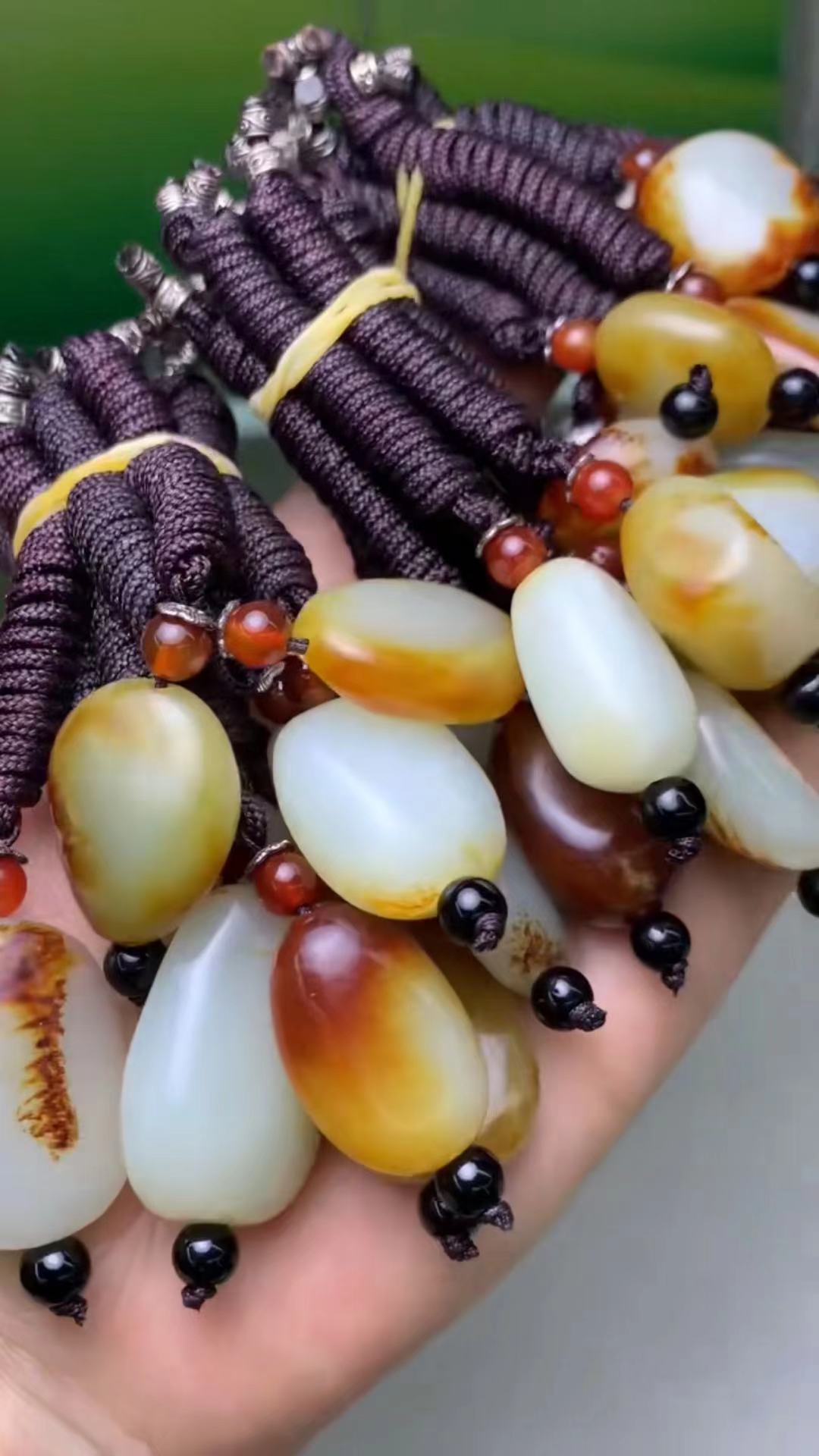 天然和田玉籽料 原石吊坠 颜色漂亮 料质细腻油润 无黑点无裂