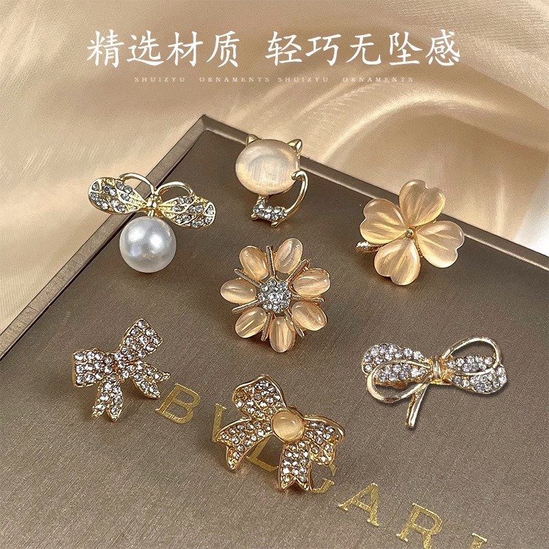 Brooch High-End Women's 2023 New Brooch Pin Neckline Anti-Exposure Artifact Fixed Chest Clothes Pin Accessories