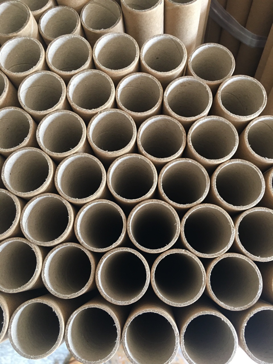 厂家直销生产加工牛皮纸管工业圆筒纸管快递包装运输通