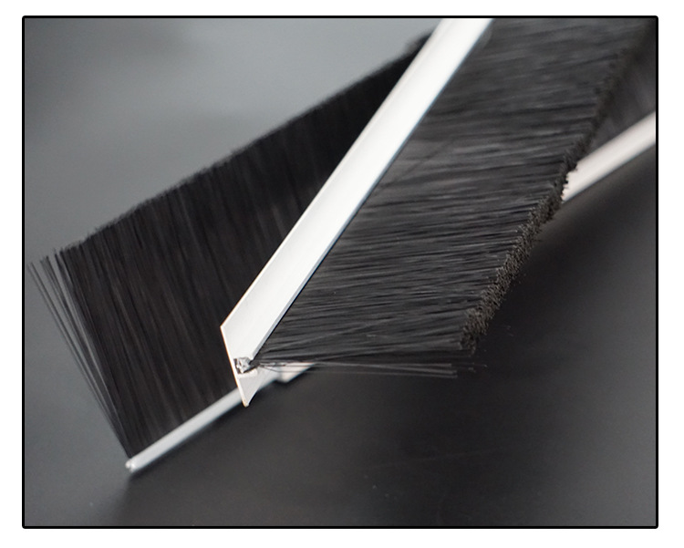 铝合金条刷 尼龙丝机柜防尘条刷 门底密封毛刷条 hl型单双排条刷