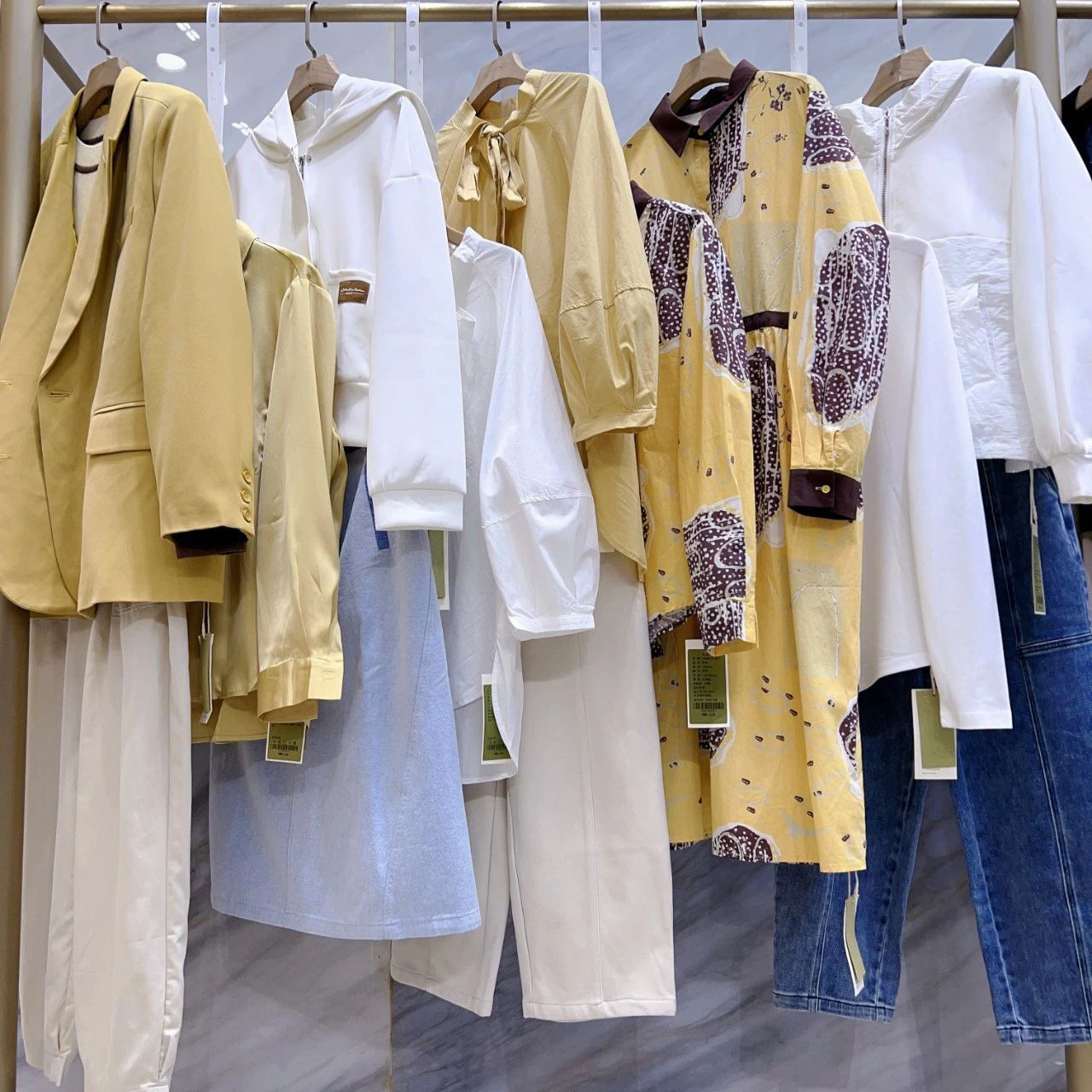 品牌折扣服装秋季外套尾货堓上专柜女装撤柜风衣直播大牌服装拿货