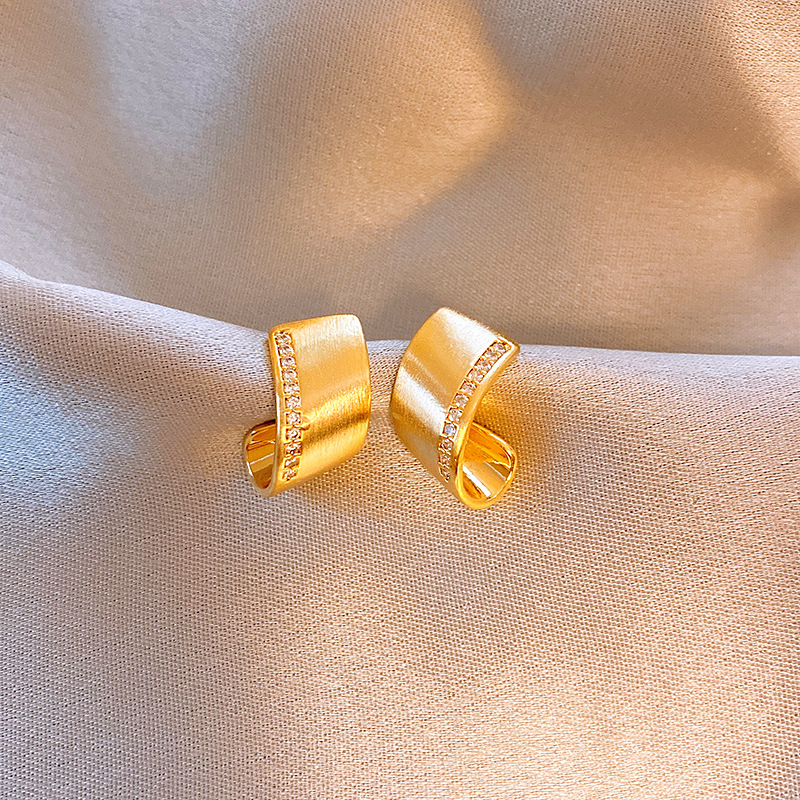 Real Gold Plating Silver Needle Zircon Twisted Irregular Earrings Creative Design Sense Earrings Personalized Fashion Earrings Wholesale