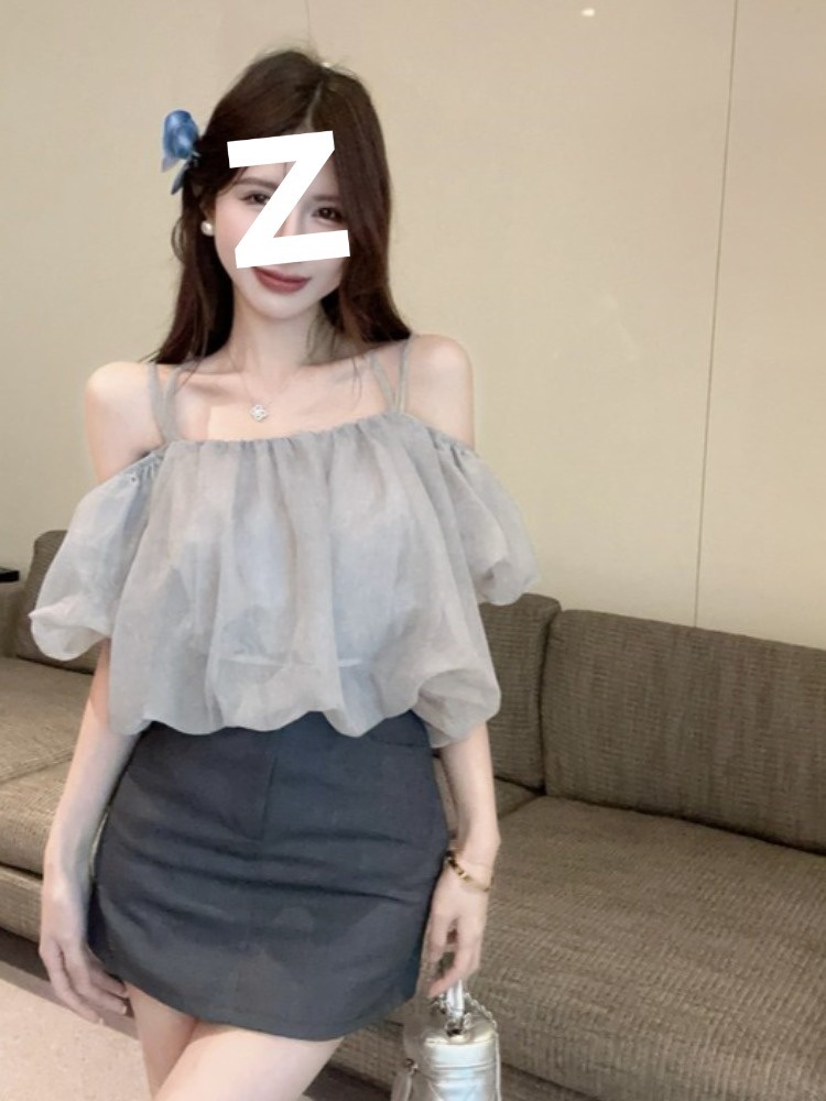 法式一字肩吊带泡泡袖雪纺衫女夏宽松设计感露肩网纱纯欲灰色上衣