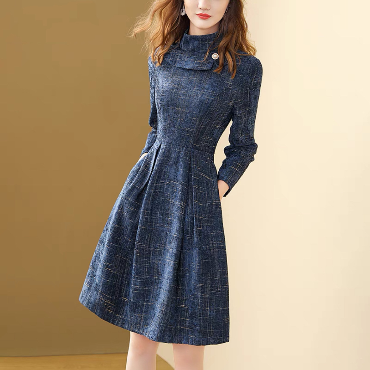 高端大牌蓝色连衣裙秋装2021年新款女装半高领七分袖裙子