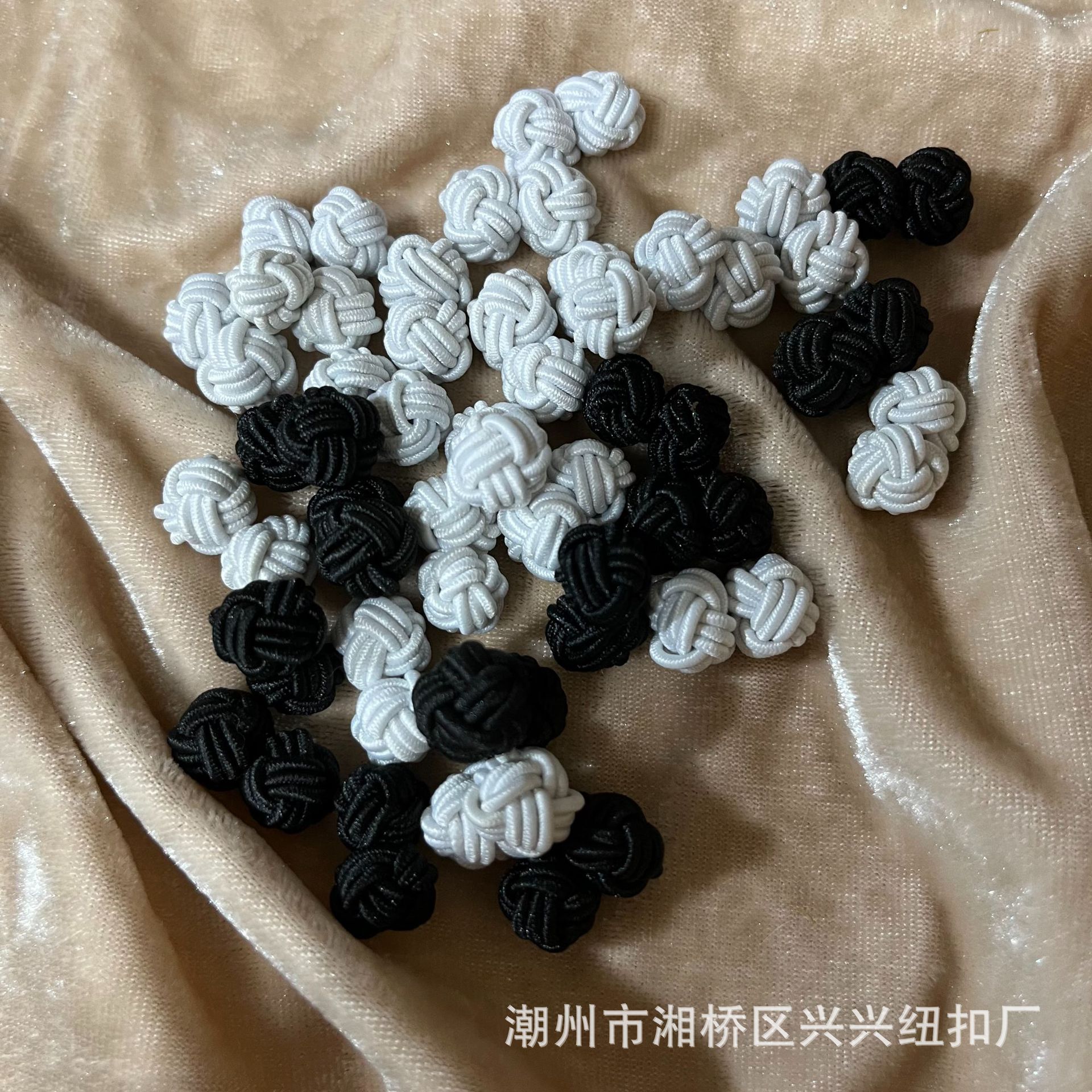 潮艺手钩32号黑白夹板球纽扣纺织服装辅料针织衫毛衣棉衣帽子辅料