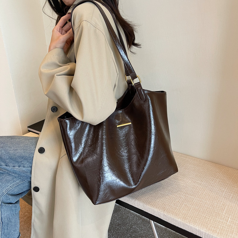 Internet Celebrity Fashion Simple New Retro All-Match Commuter Shoulder Underarm Bag Expensive Urban Simple Portable Tote Bag