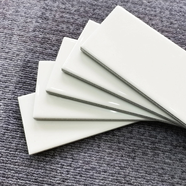 定制全瓷亮光长条小白砖6x20浴室卫生间瓷砖泳池砖纯色墙砖