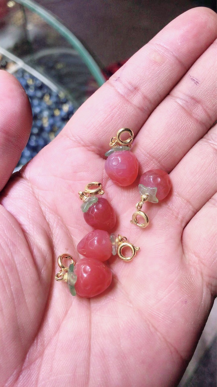 盐源南红水红绯红玛瑙小提溜可当吊坠,小清新系列,百搭时尚潮流