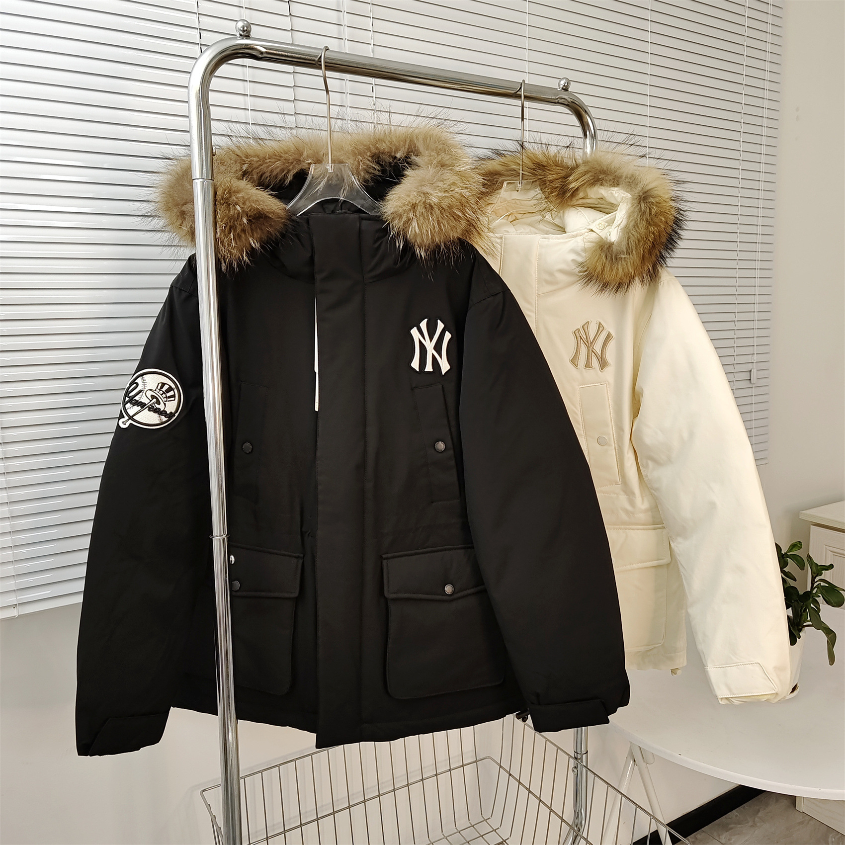 22冬季韩国mlb ny刺绣中长款包臀加厚保暖男女同款白鸭绒羽绒服