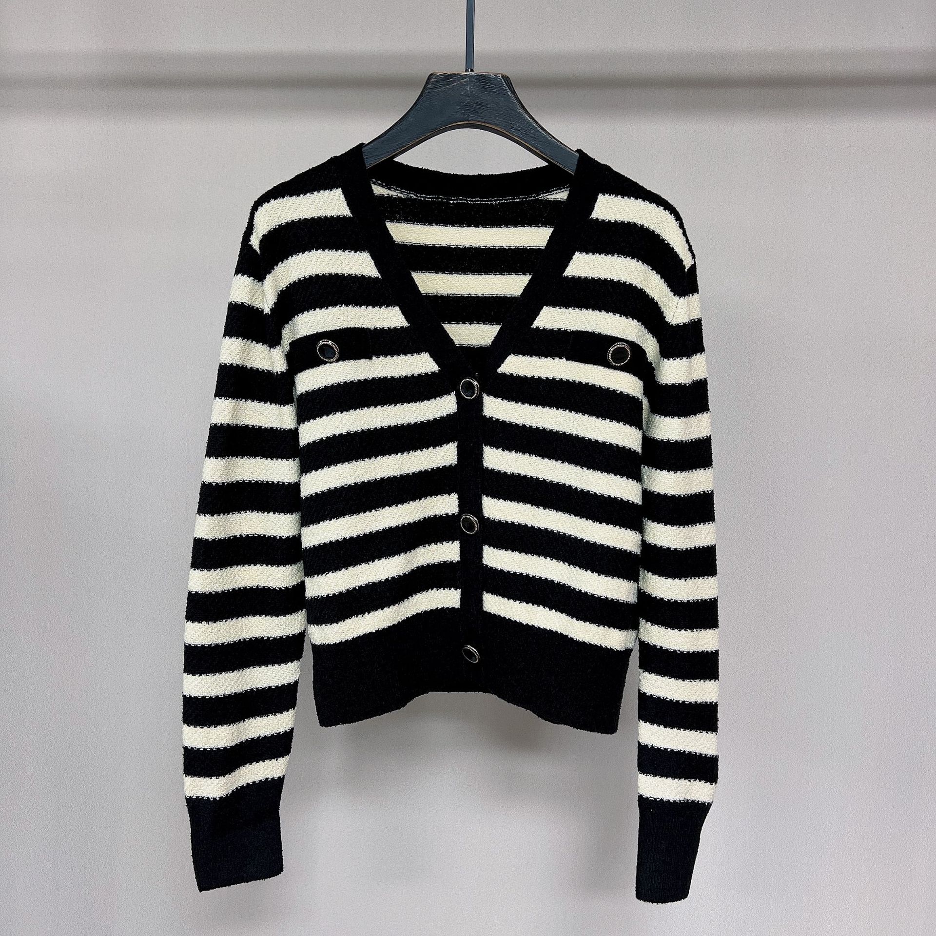 黑白条纹针织衫开衫图片