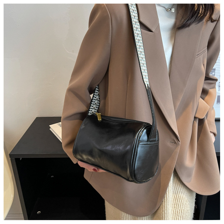 This Year's Popular Small Bag Women's Autumn and Winter 2022 New Fashion Special-Interest Wide Strap Crossbody Bag Texture Popular Pillow Bag