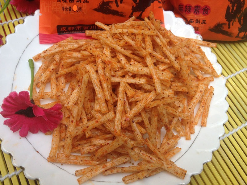 手撕牛肉味鬼牛味妈咪辣条5角包儿时5毛钱麻辣零食大礼包