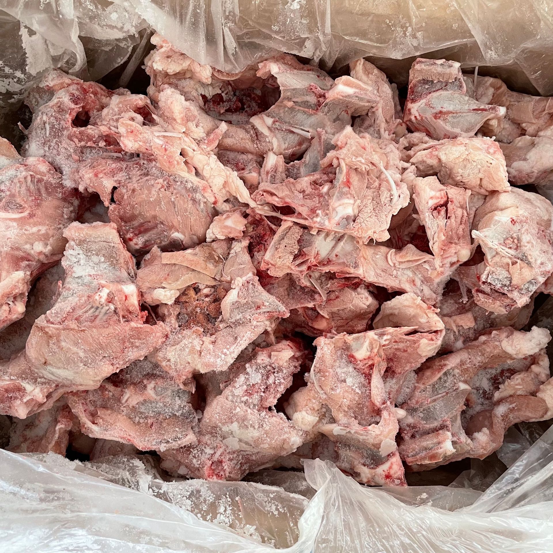 新鲜鸡架骨冷冻喂狗鸡架子 生鲜鸡壳打击假鸡骨头鸡骨架批发