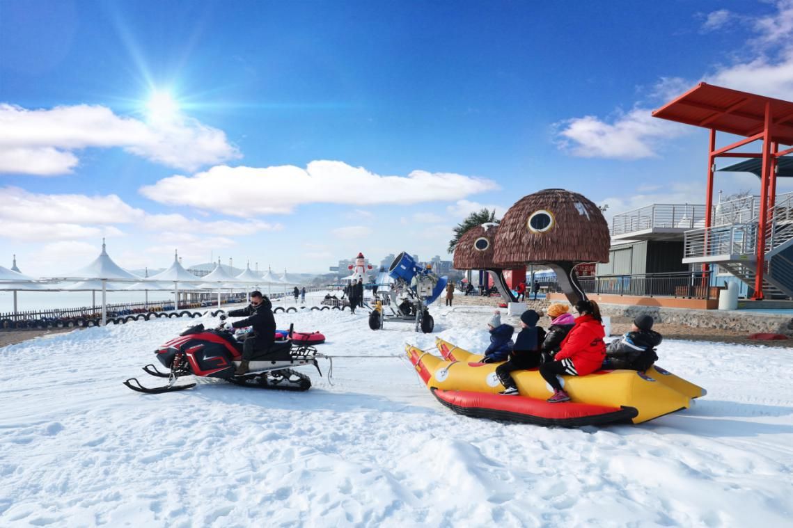 雪地香蕉船充气水上大飞鱼滚筒步行球草地悠波球皮划艇抗寒碰碰球