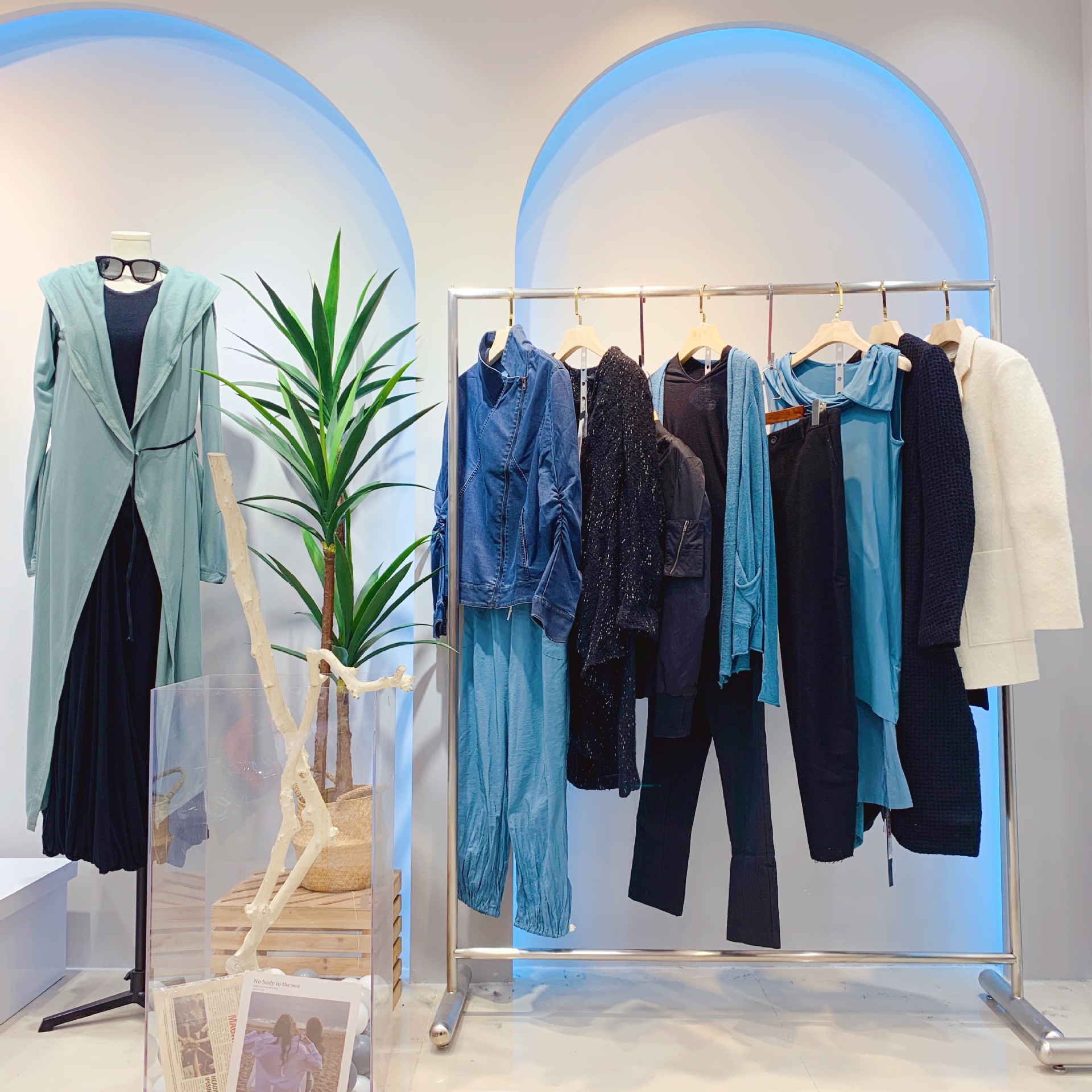 潮流衣服一手货源茵曼品牌尾货折扣女装实体店淘宝直播四季青服饰