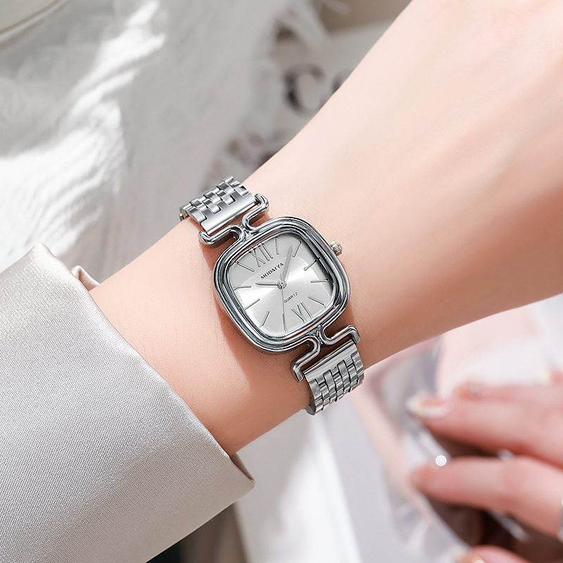 One Piece Dropshipping New Women's Simple Light Small Kit Best-Seller on Douyin Student Niche Square Quartz Steel Watch