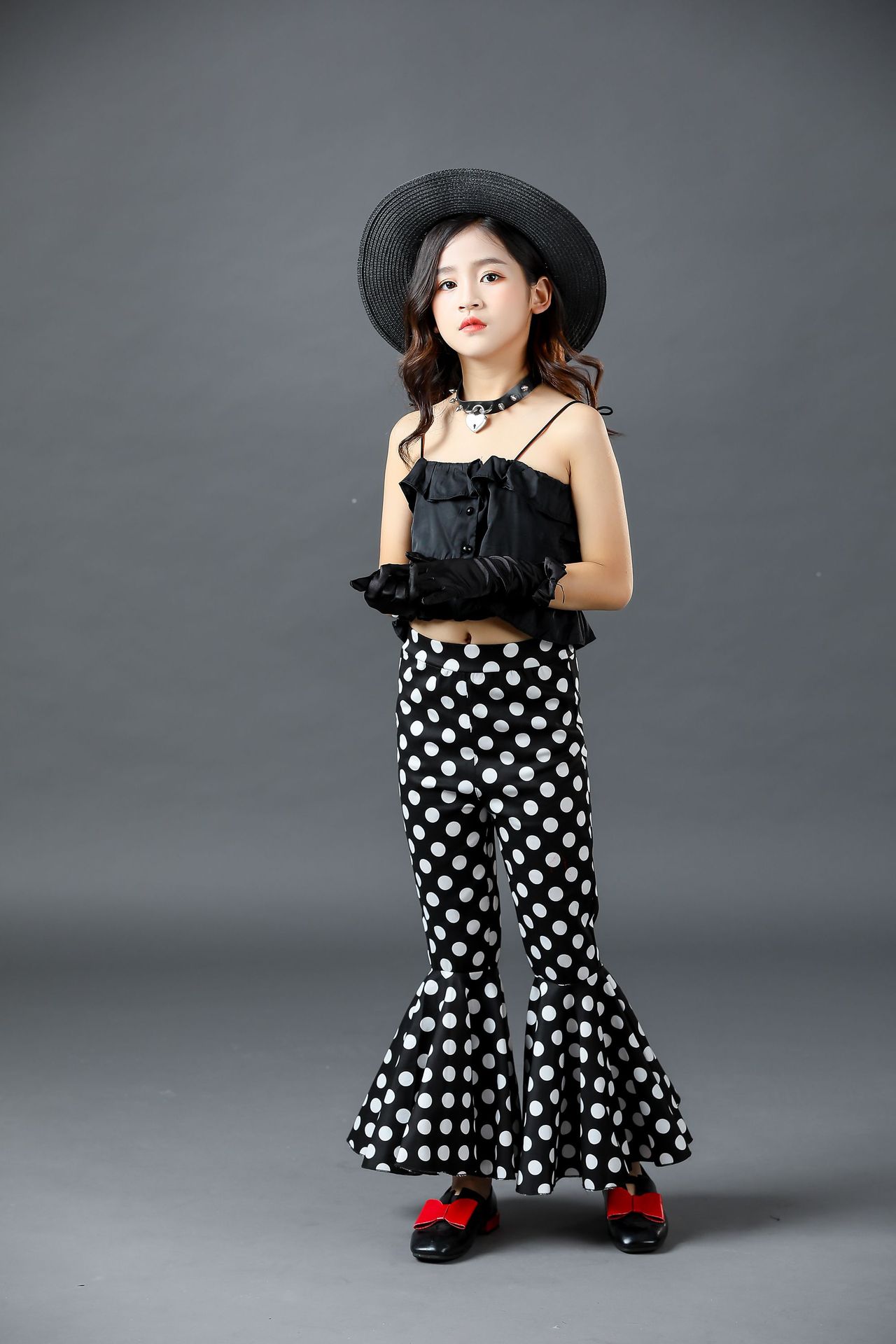 女童走秀潮服霸气暗黑酷帅模特t台个性机车服街舞爵士舞团体舞蹈