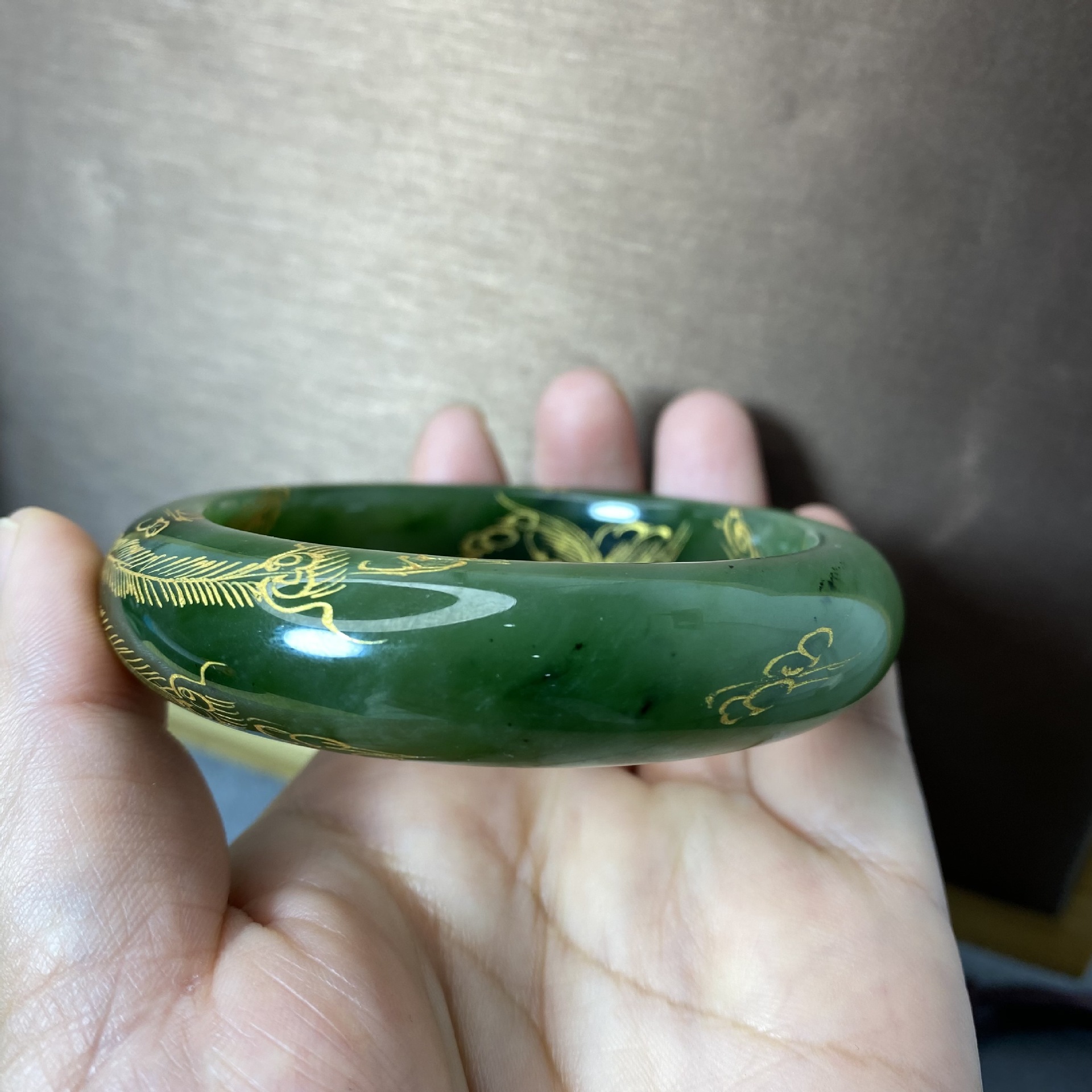 新疆和田玉描金彩绘雕花玉手镯碧玉手镯菠菜绿玉镯子女带证书