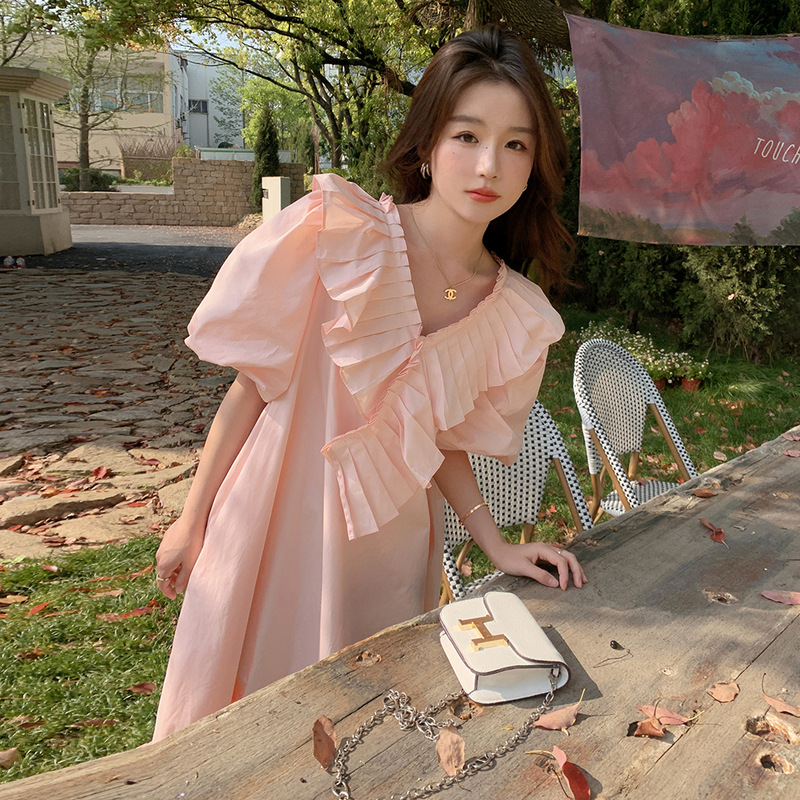 粉色后背蝴蝶结连衣裙女夏季2022新款法式漂亮独特泡泡袖洋气裙子