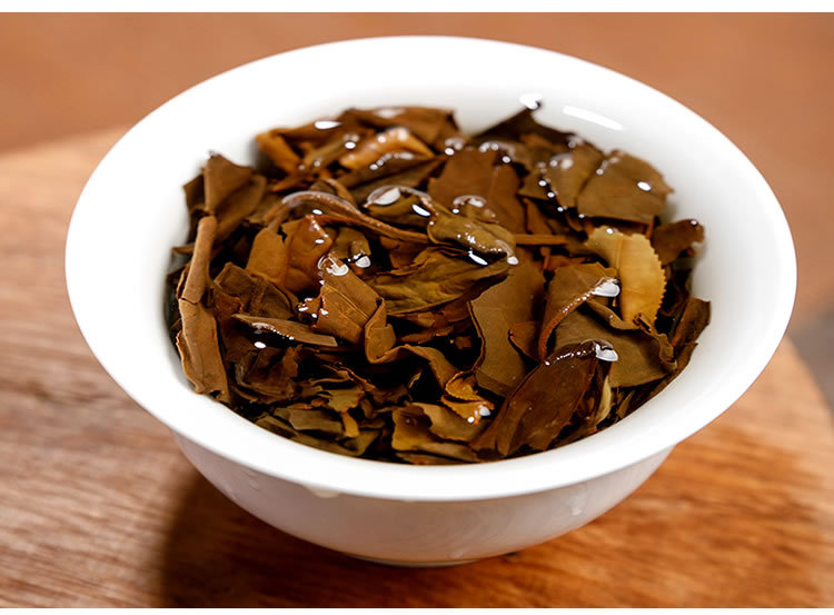 云南白茶困鹿山易武皇家贡茶月光白老白茶七子饼茶357克/饼礼盒装