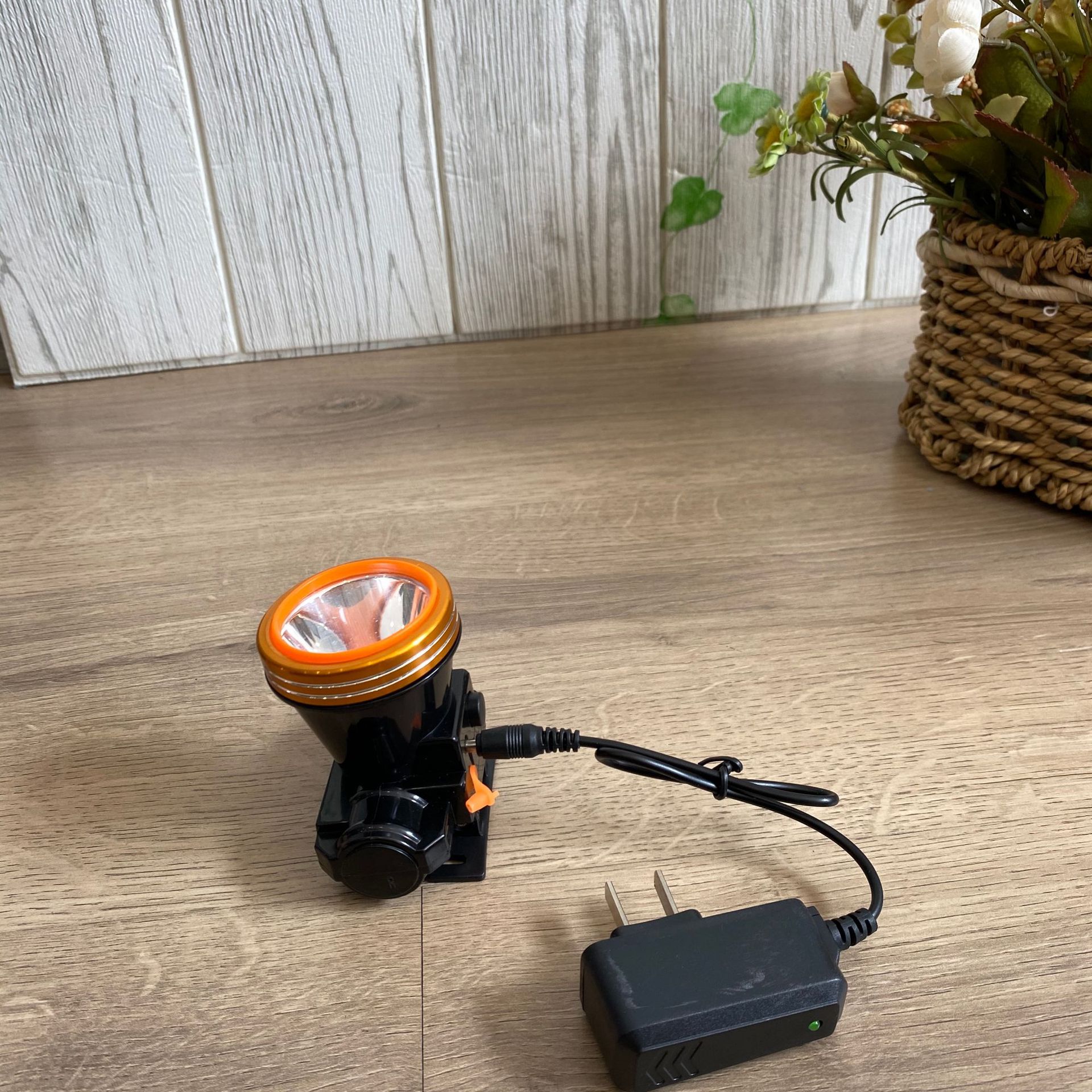 led锂电头灯强光超亮头戴式手电筒户外家用远射充电式鱼夜钓矿灯