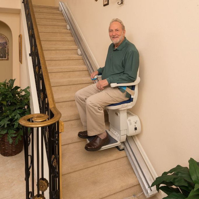 老人家用座椅电梯 别墅楼道式楼梯座椅电梯爬楼机 楼梯电动升降椅