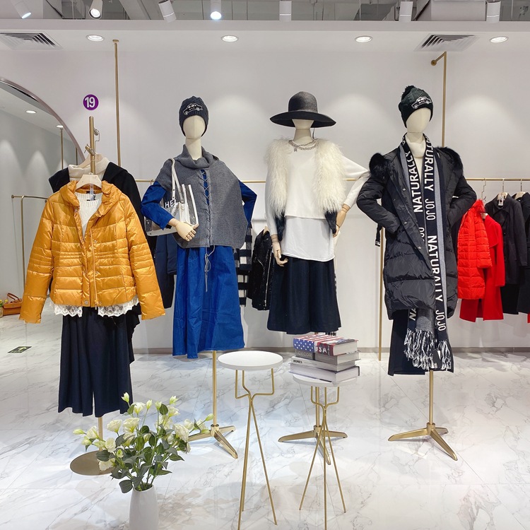 乔乔jojo 21冬潮流女装品牌一手走份 快手直播新款女装实体店加盟