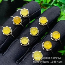 天然蜜蜡手工阴雕小花戒指白铜镀银托不发黑蜜蜡阴雕戒指厂家批发