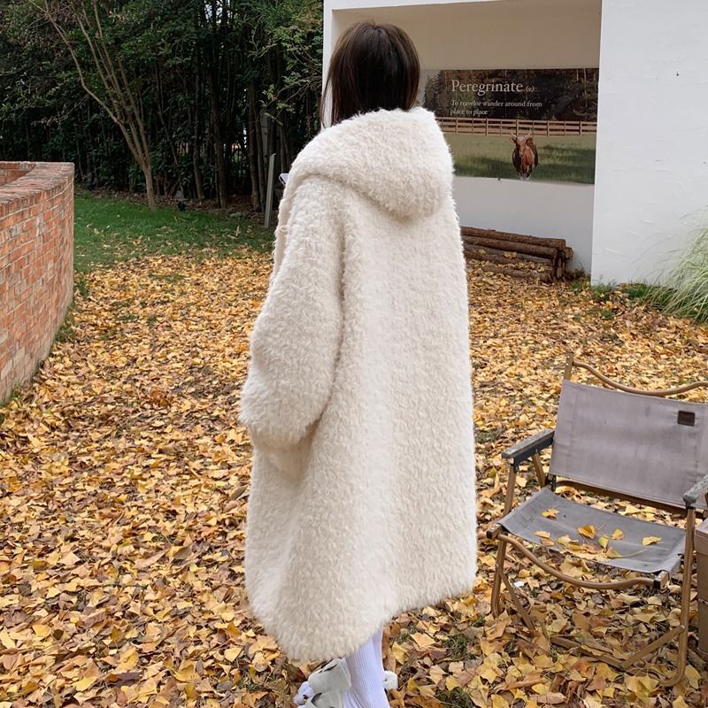 冬季连帽皮草羊羔绒外套女装2025长款牛角扣棉服加厚保暖毛毛大衣