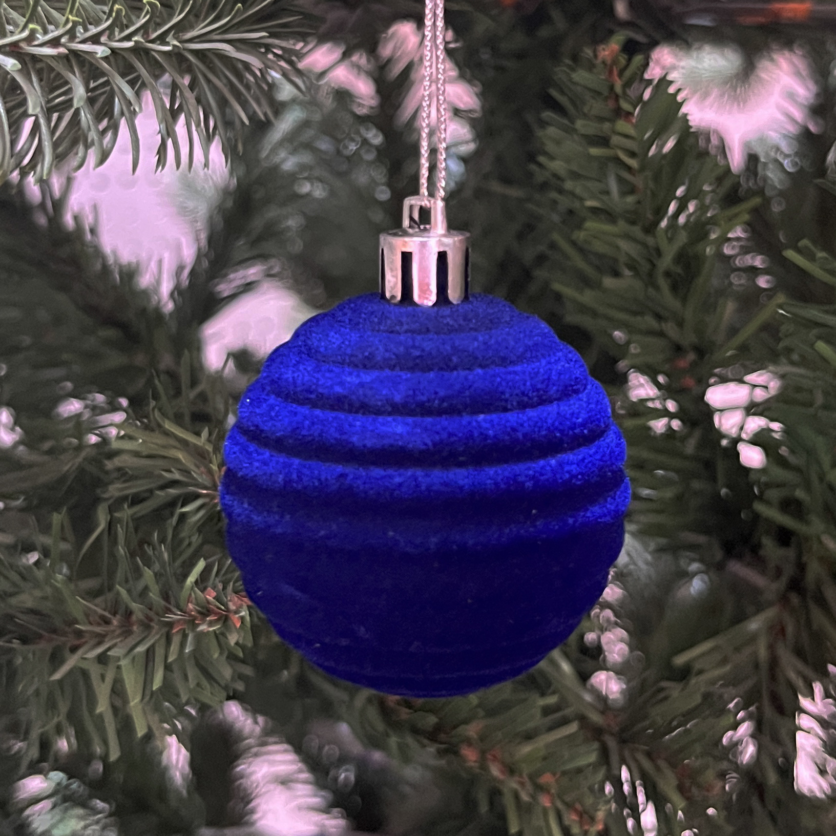 Cross-Border Hot Selling Christmas Decorating Ball Plastic Painted Flocking Ball Christmas Tree Hanging Ball Hanging Ornament Scene Setting Supplies