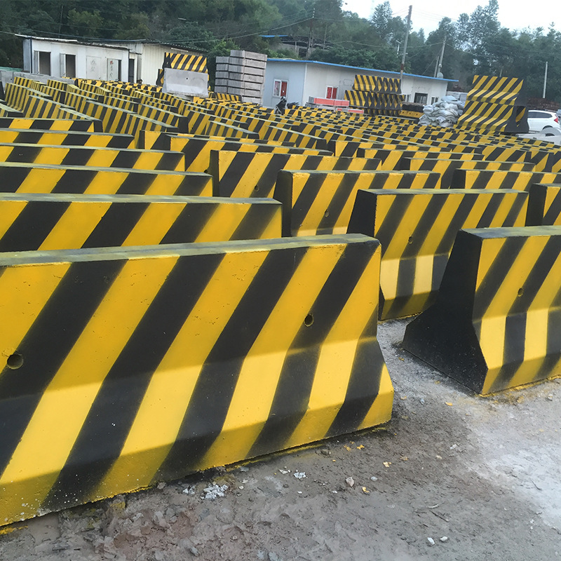 厂家批发高速道路混凝土隔离墩 室外马路安全交通围挡防撞墩供应
