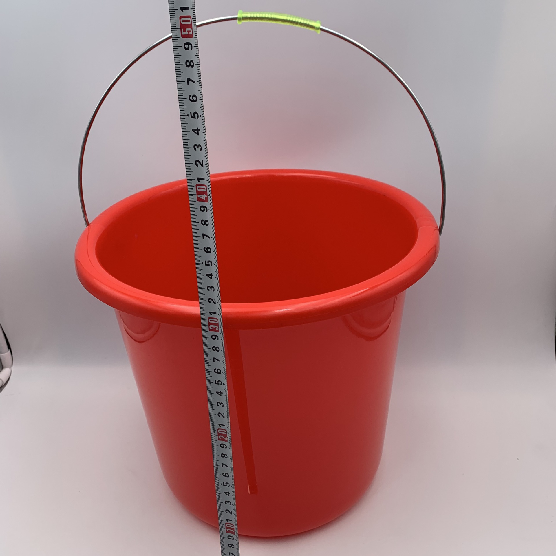 家用塑料加厚红色水桶多用手提储水桶清洁洗车水桶厂家两元批发