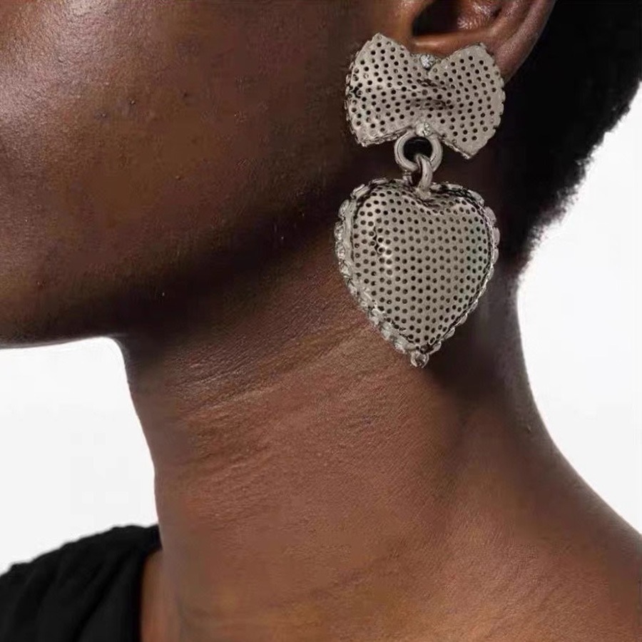 欧美小众ar夸张时尚网眼镂空立体蝴蝶结爱心耳环轻奢高级感耳坠女