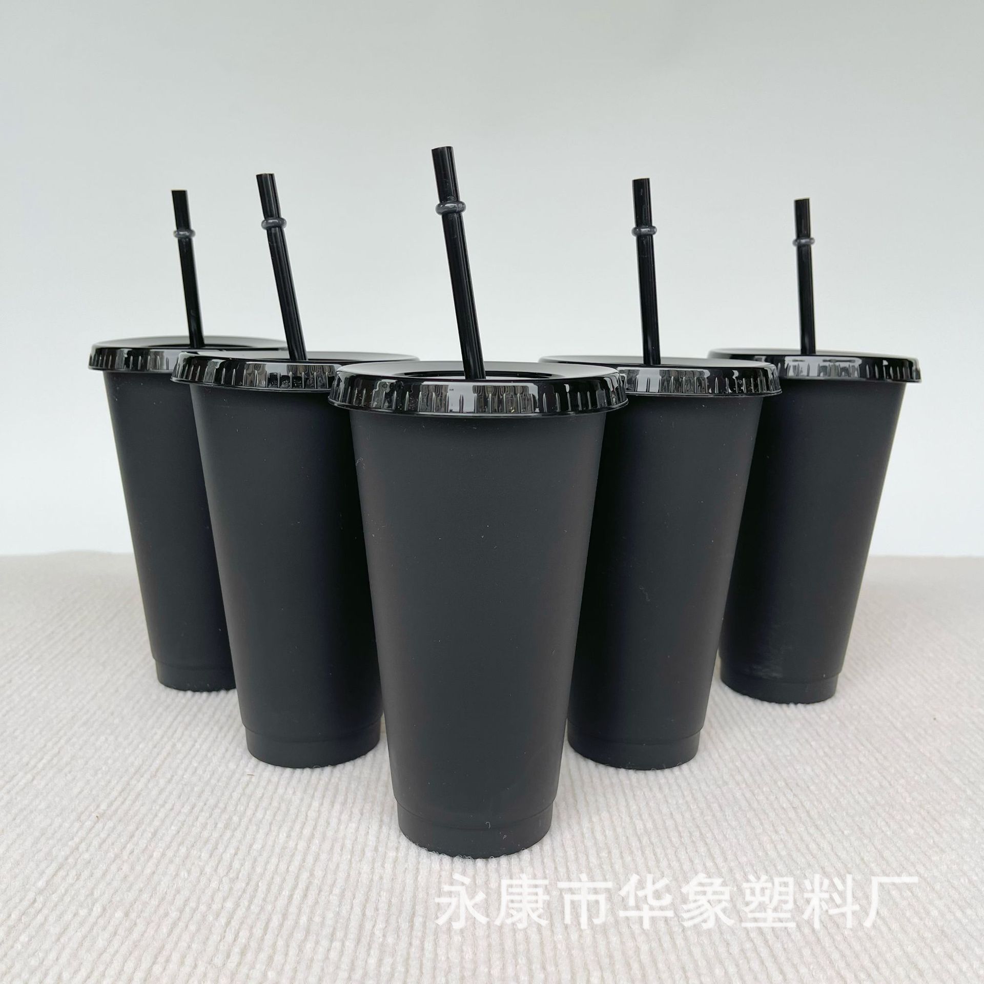 Creative Pp Plastic Straw Cup 710ml Pure Black Transparent Straw Cup Cola Plastic Water Cup Can Be Customized Logo