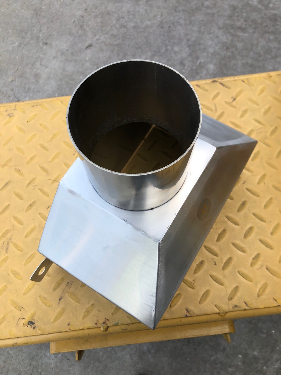 不锈钢加厚落水斗落水管扣件联系方式陈璧桂先生 (经理)电      话:86